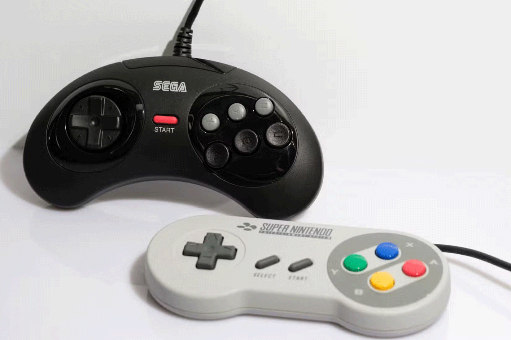 Tay cầm Sega Megadrive và Super Nintendo