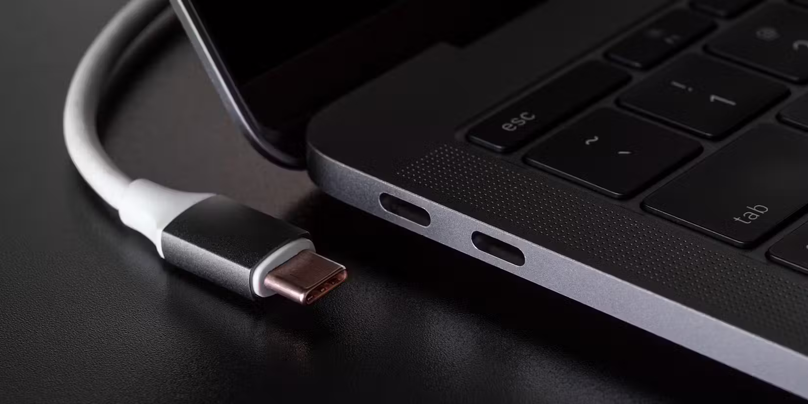 Cổng kết nối USB C của laptop 