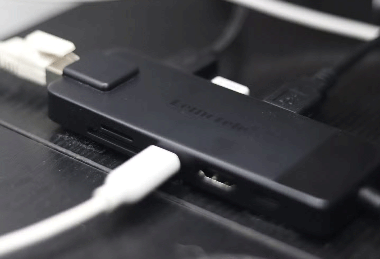 Hub USB-C hiển thị các cổng khác nhau