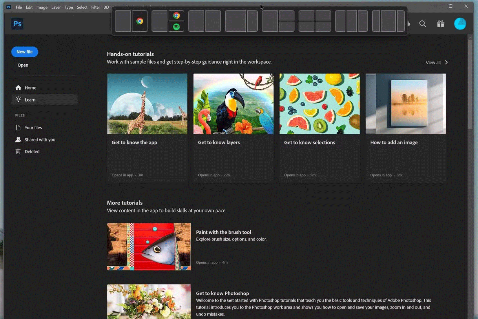 Ứng dụng Photoshop được kéo lên đầu màn hình pop-up cho Windows Snap Layouts