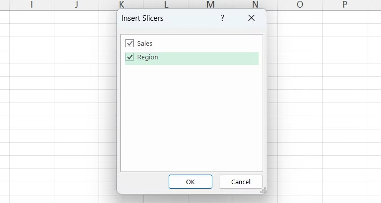 Hộp thoại 'Insert Slicers' hiển thị các tiêu đề của bảng trong Excel.