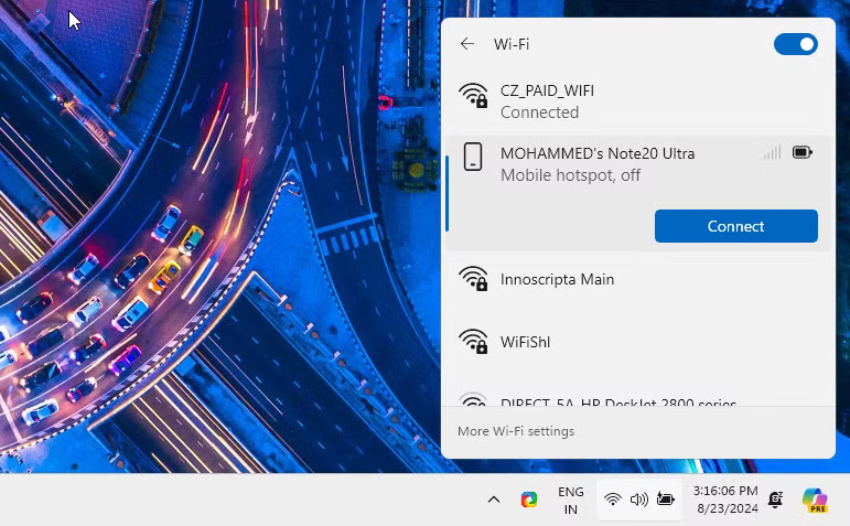 Danh sách WiFi Windows 11 có thiết bị Instant Hotspot được liệt kê