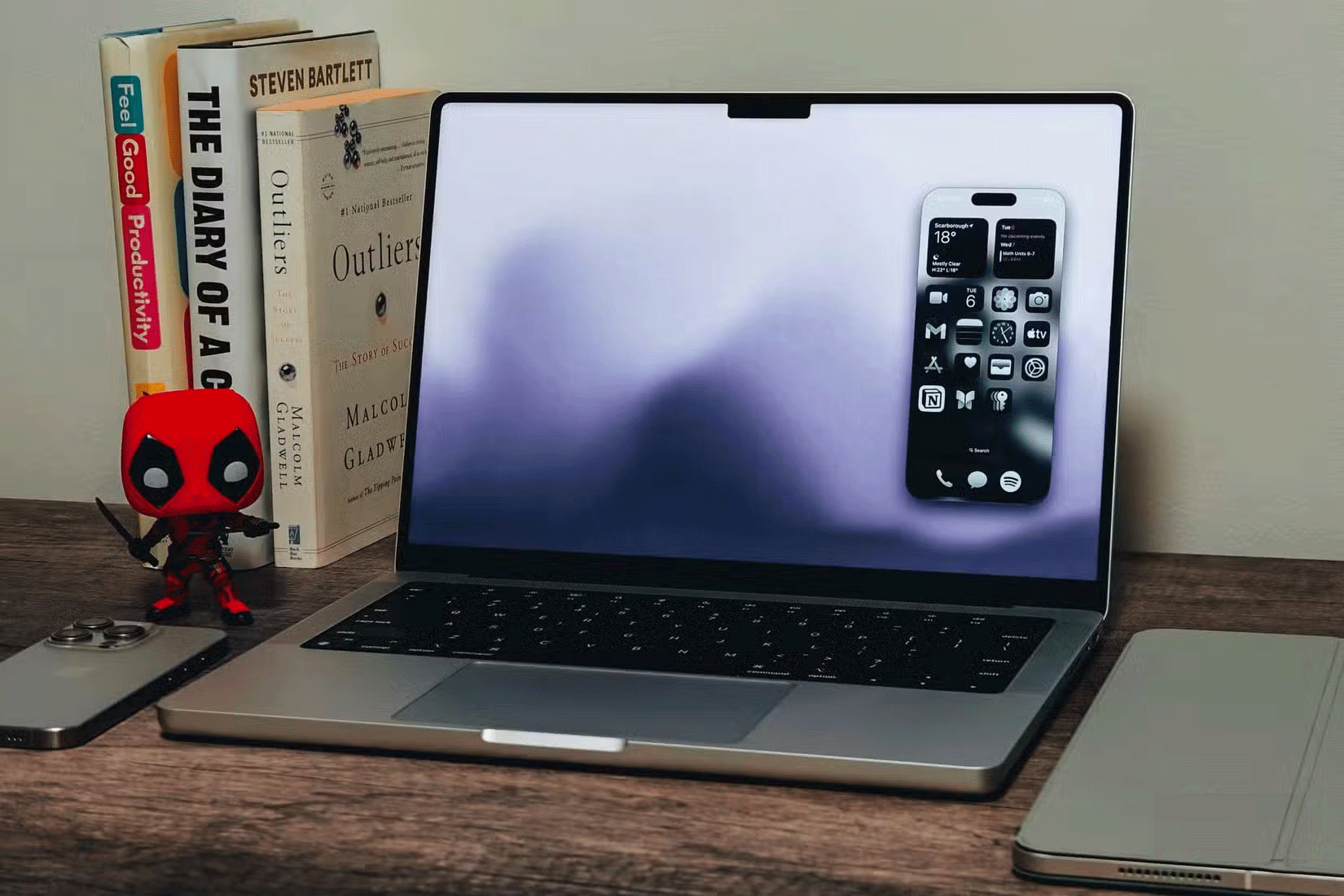 Ứng dụng iPhone Mirroring chạy trên MacBook Pro