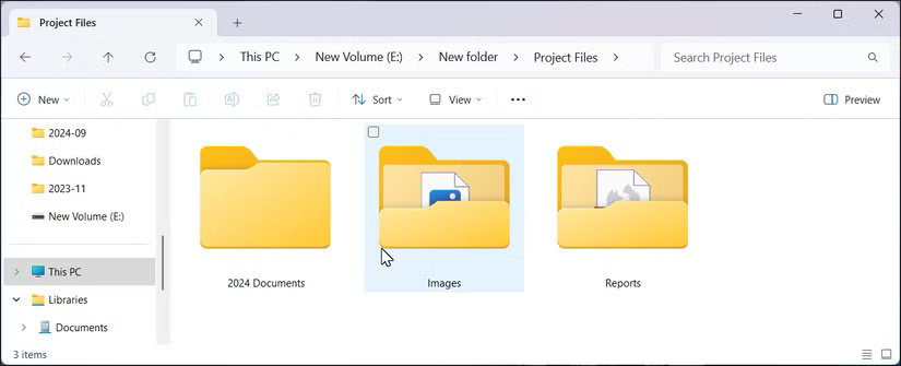 Windows 11 File Explorer khi mở thư mục dự án
