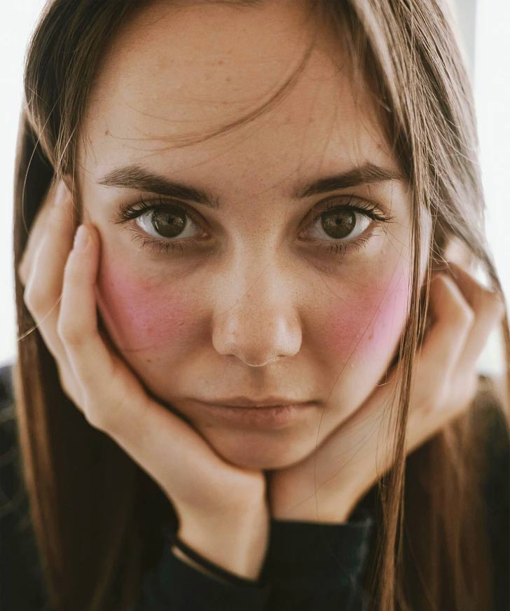 Đánh phấn má hồng