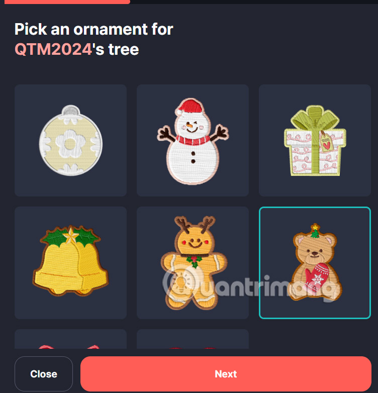 Decorate the pine tree