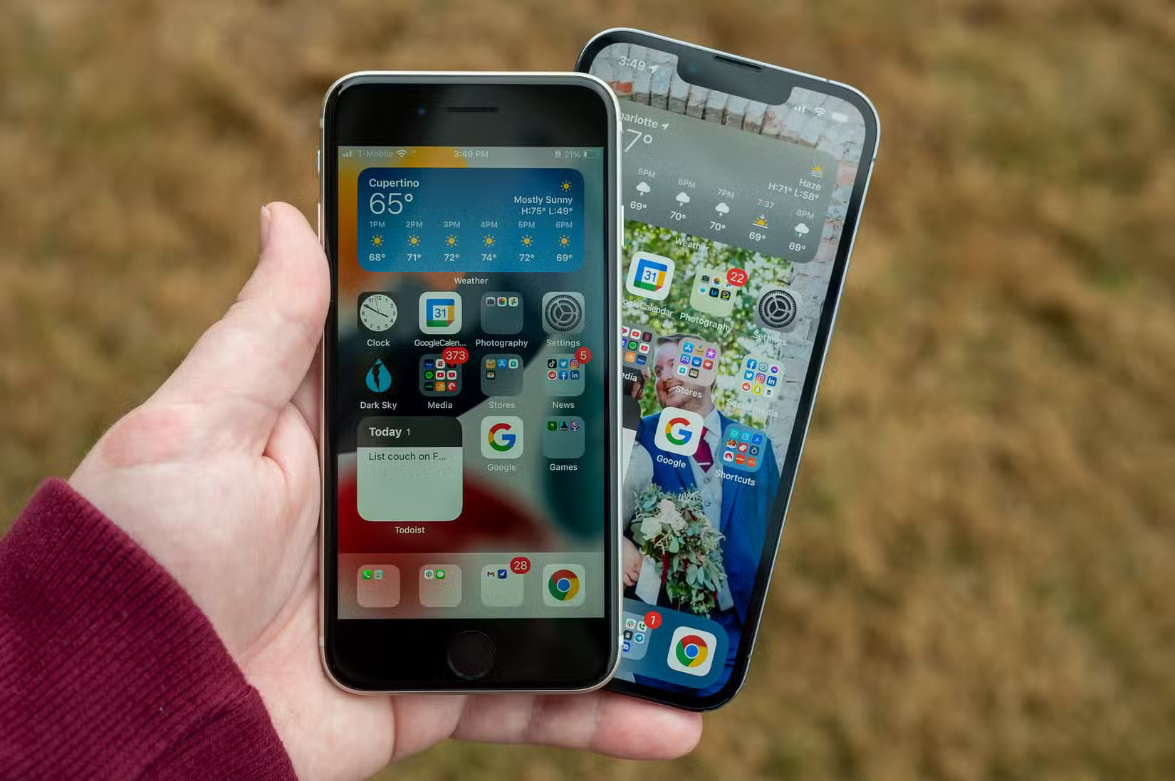 Apple iPhone SE 2022 và iPhone 13 Pro