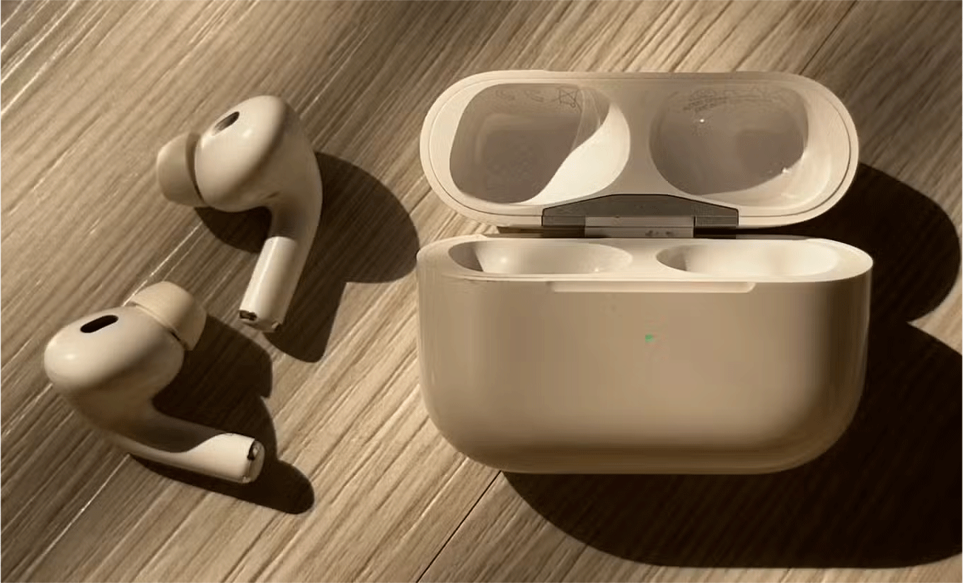 AirPods green status light