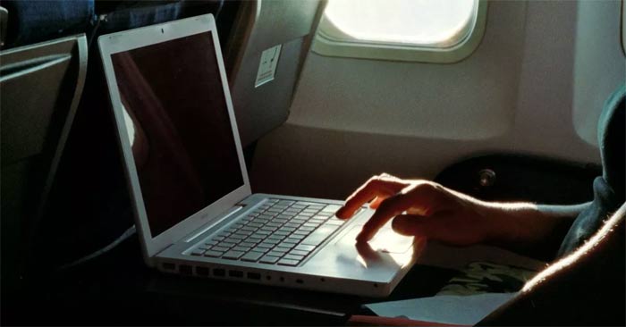 Lưu ý khi dùng laptop trên máy bay