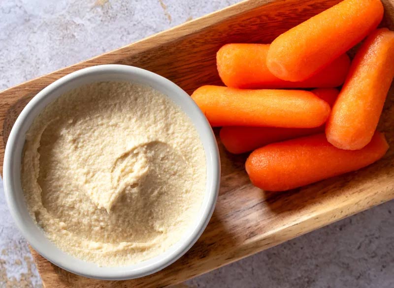 Cà rốt trộn sốt hummus