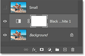 Layer điều chỉnh Black & White được thêm phía trên layer Background.