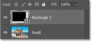Bảng Layers của Photoshop hiển thị layer hình dạng phía trên hình ảnh.