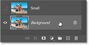 Chọn layer Background trong bảng Layers của Photoshop.
