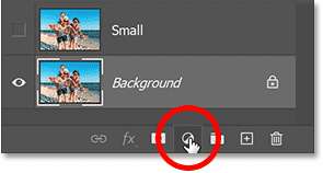 Nhấp vào biểu tượng New Fill hoặc Adjustment Layer trong bảng Layers của Photoshop.