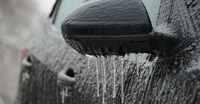 Xe ô tô trong thời tiết băng giá