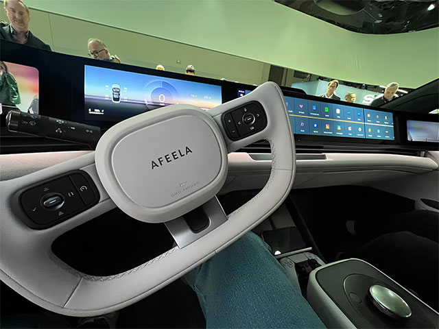 Màn hình điều khiển trung tâm sống động và rõ nét 