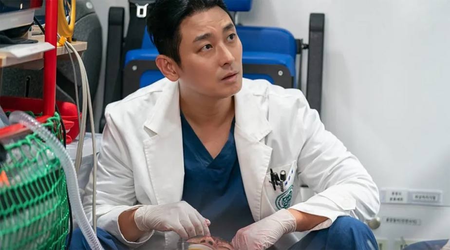 Bác sĩ Baek trong Trung tâm chăm sóc chấn thương