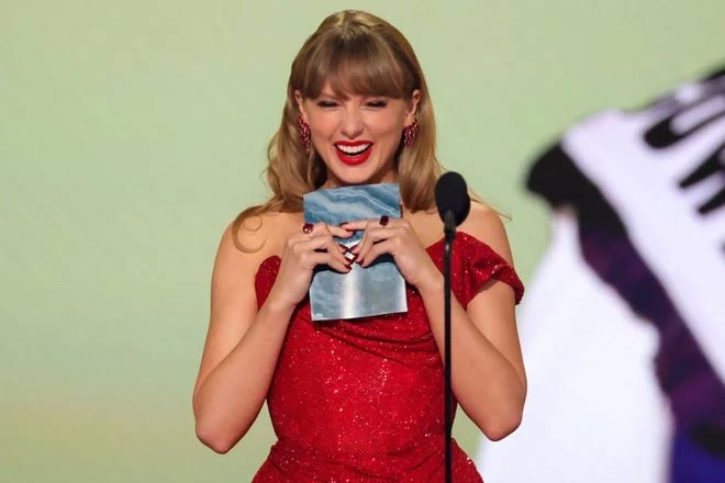 Taylor Swift cũng sinh năm con rắn