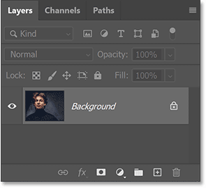 Bảng Layers của Photoshop hiển thị hình ảnh trên layer Background.