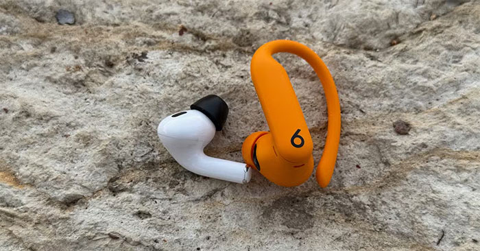 Apple AirPods Pro 2 và PowerBeats Pro 2.