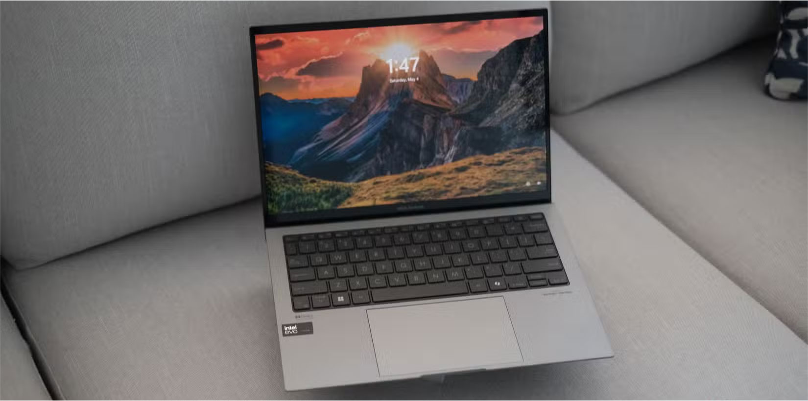 Màn hình OLED ASUS Zenbook S 13