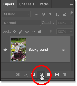 Nhấp vào biểu tượng New Fill hoặc Adjustment Layer trong bảng Layers của Photoshop.