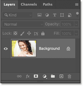 Bảng Layers của Photoshop hiển thị ảnh trên layer Background.