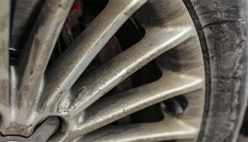 bui phanh gay o nhiem