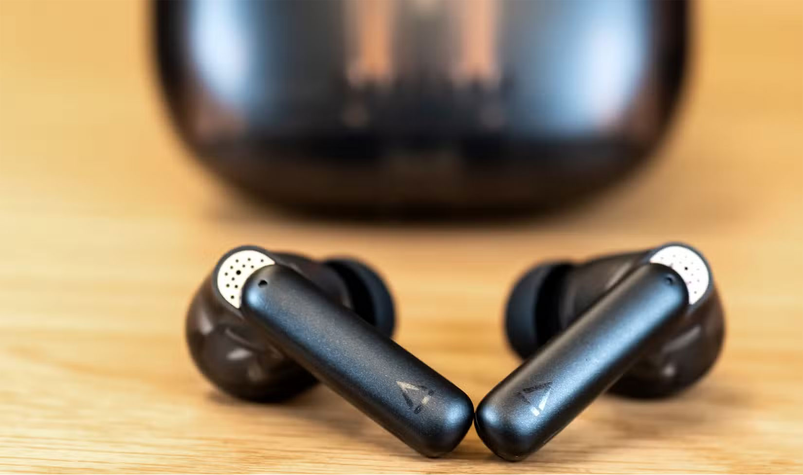 Tai nghe earbud Creative Aurvana Ace 2