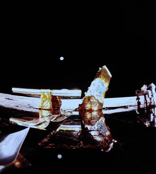 Một hình ảnh khác mang khắc họa Trái Đất hiện rõ trên bầu trời đêm tuyệt đẹp