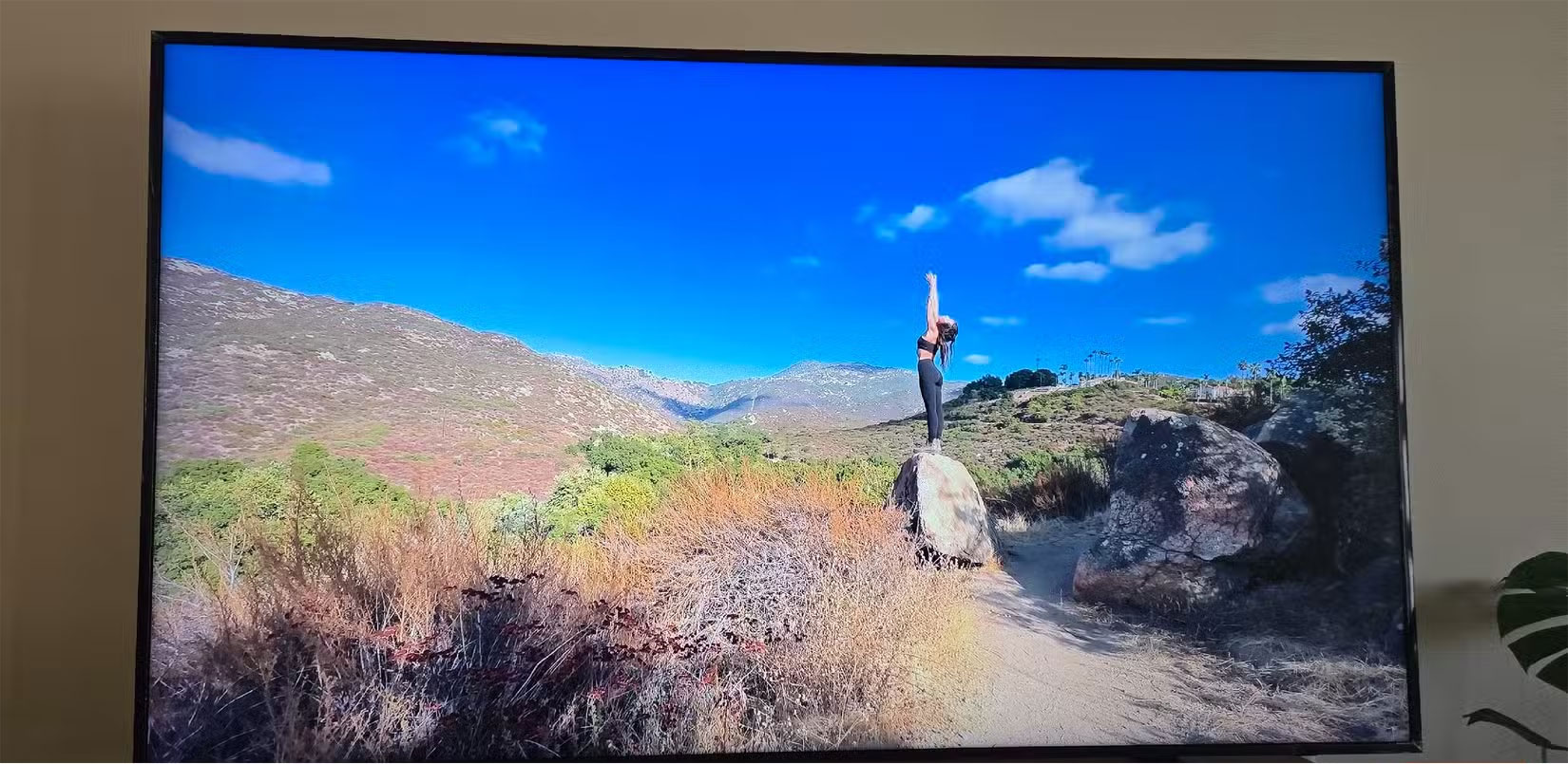 Một video YouTube trên TV Samsung Frame.