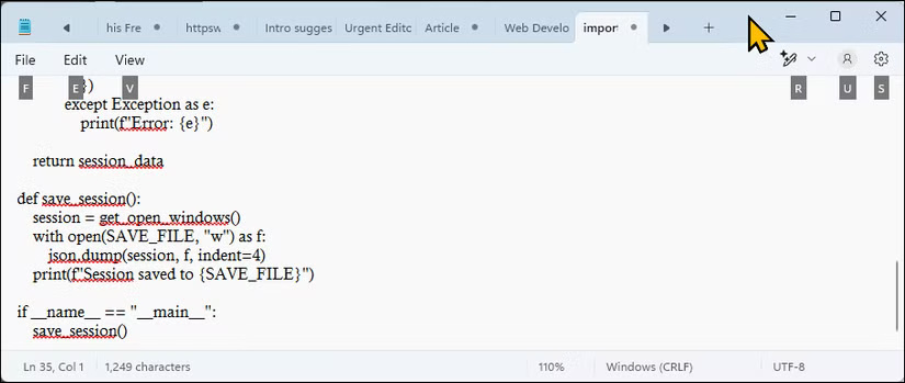 Notepad trên Windows 11 với nhiều tab đang mở