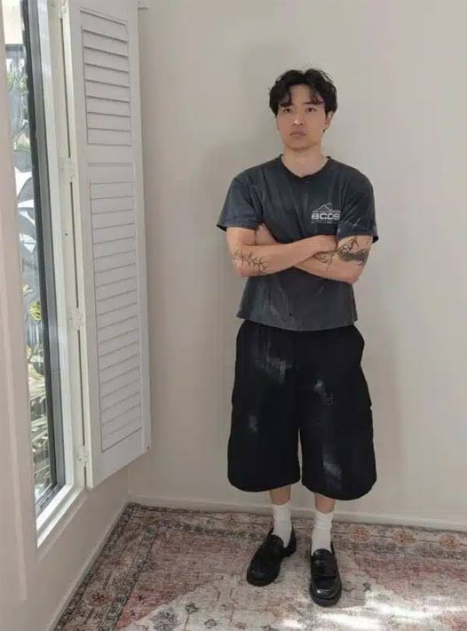 Áo thun cổ chữ V + Quần short Cargo cỡ lớn