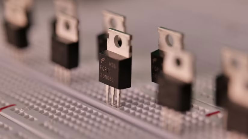 MOSFET trên bảng mạch