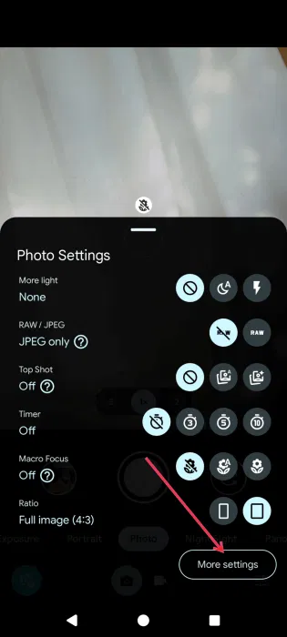 Nhấn vào nút More settings trong ứng dụng camera Pixel.