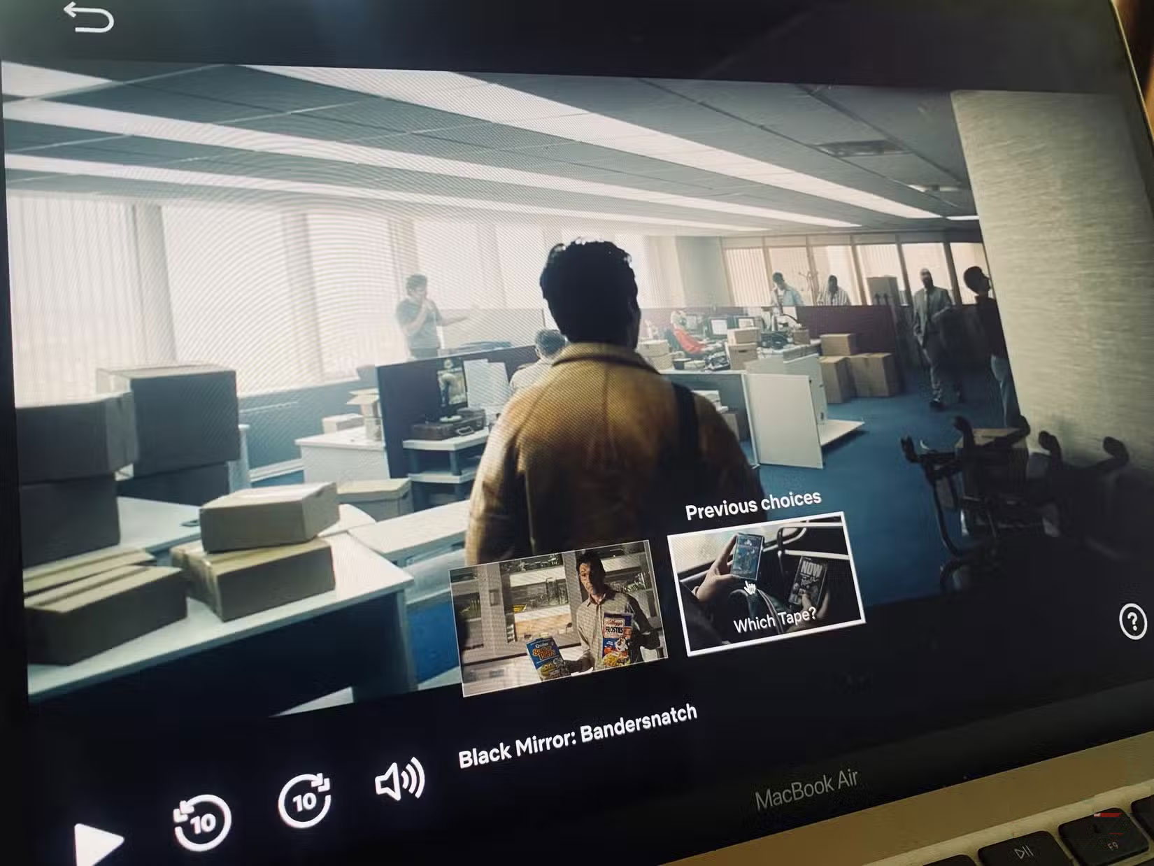 Xem phim tương tác Black Mirror Bandersnatch trên Netflix