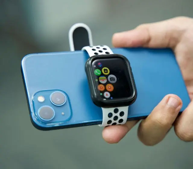 Apple Watch gắn liền với iPhone