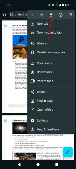 Tải xuống file PDF trong ứng dụng Chrome trên Android.
