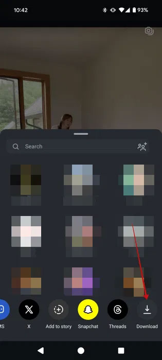 Tìm nút Download trong menu chia sẻ Reel trong ứng dụng Instagram.