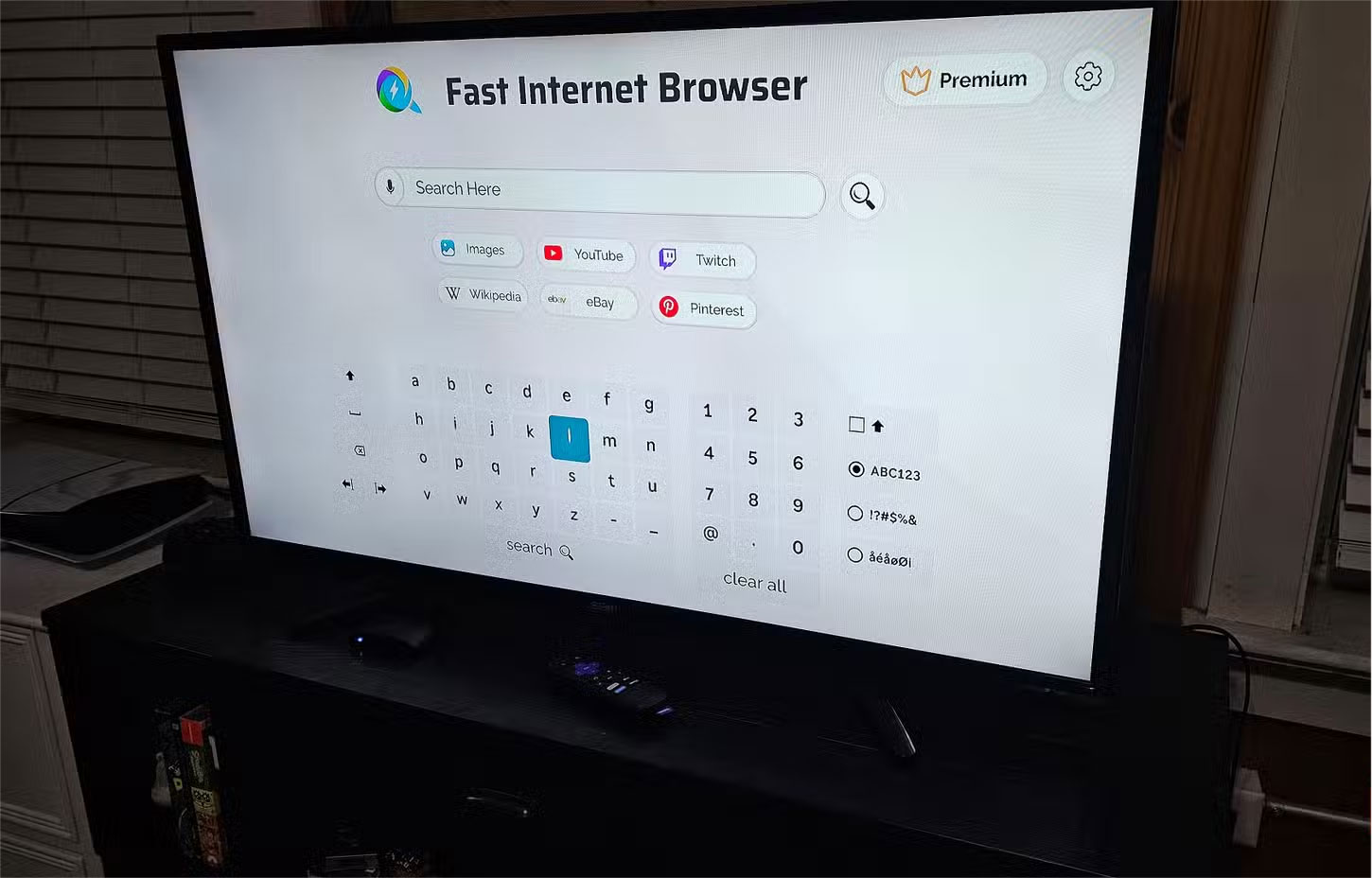 Ứng dụng Fast Internet Browser được mở trên Smart TV bằng thiết bị Roku