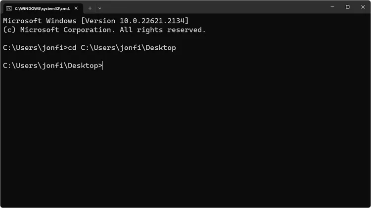 Ví dụ về lệnh CD trong Command Prompt của Windows 11