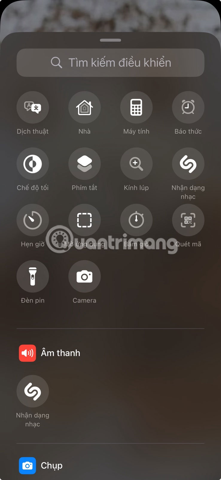 Chọn tùy chọn Phím tắt khi thêm shortcut màn hình khóa trên iPhone.