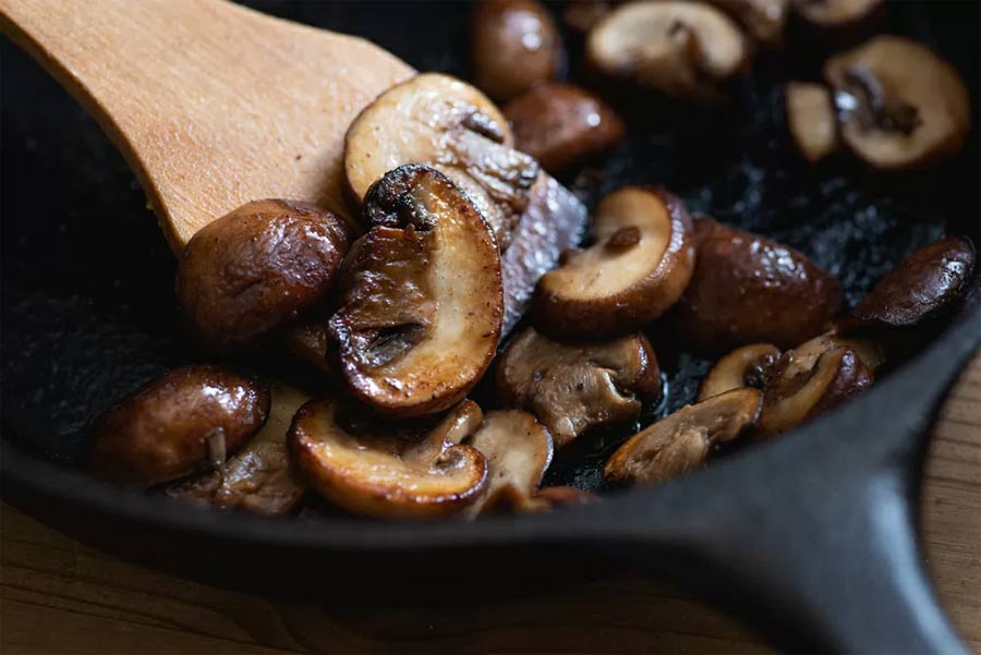 Đừng cho quá nhiều đồ vào chảo