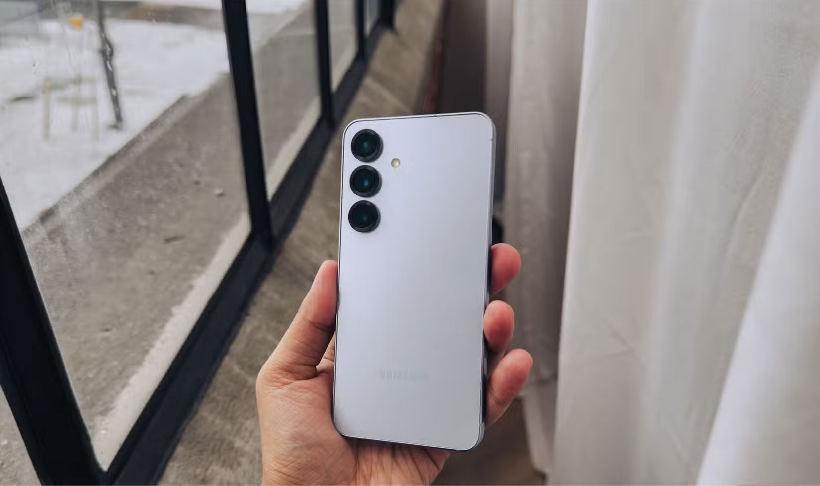 Samsung Galaxy S25 màu bạc