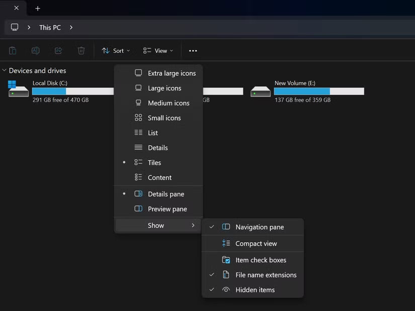 Xem menu hiển thị phần mở rộng tên file được bật với các phân vùng ở chế độ nền.