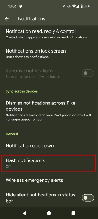 Nhấn vào tùy chọn Flash notifications trong cài đặt Android.