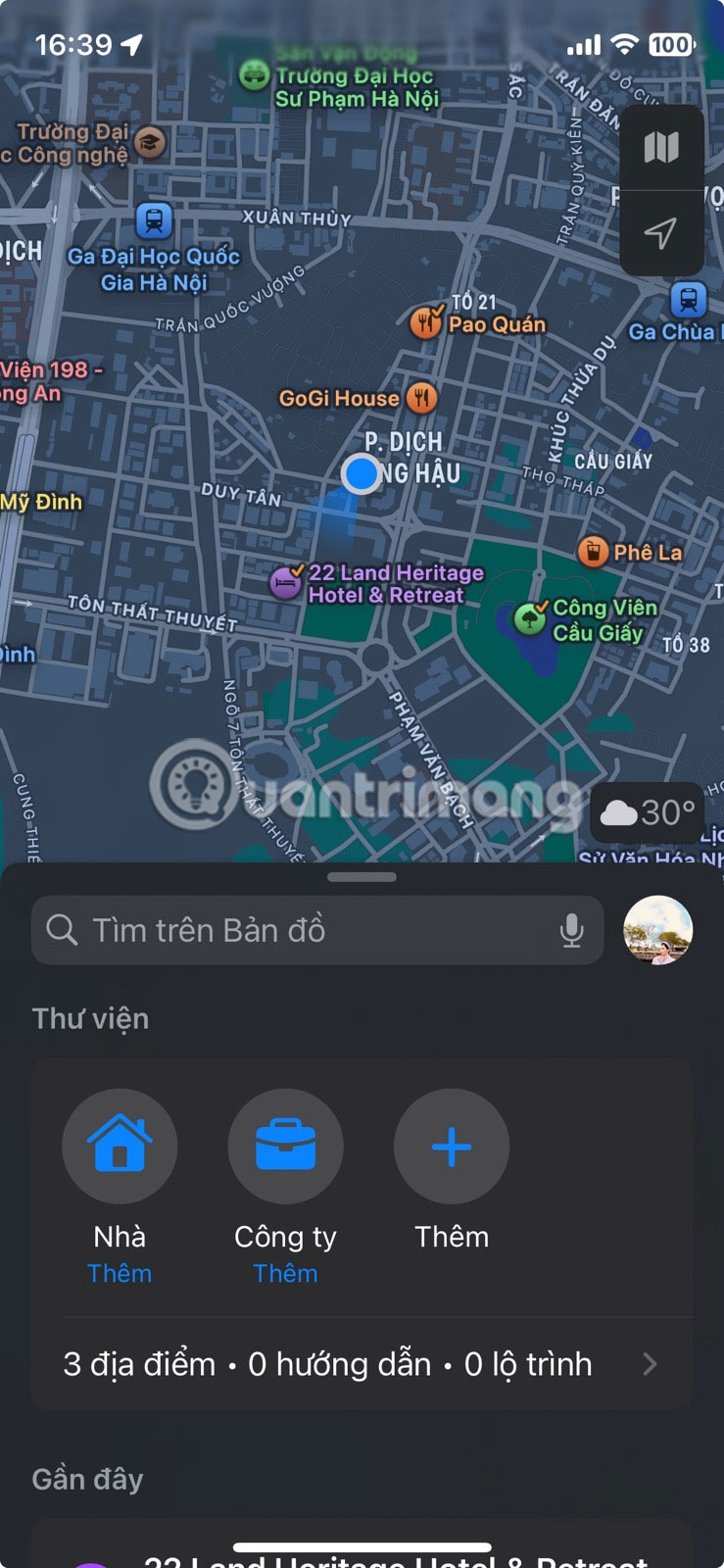 Nhấn vào thanh menu trong phần Thư viện trong Apple Maps.