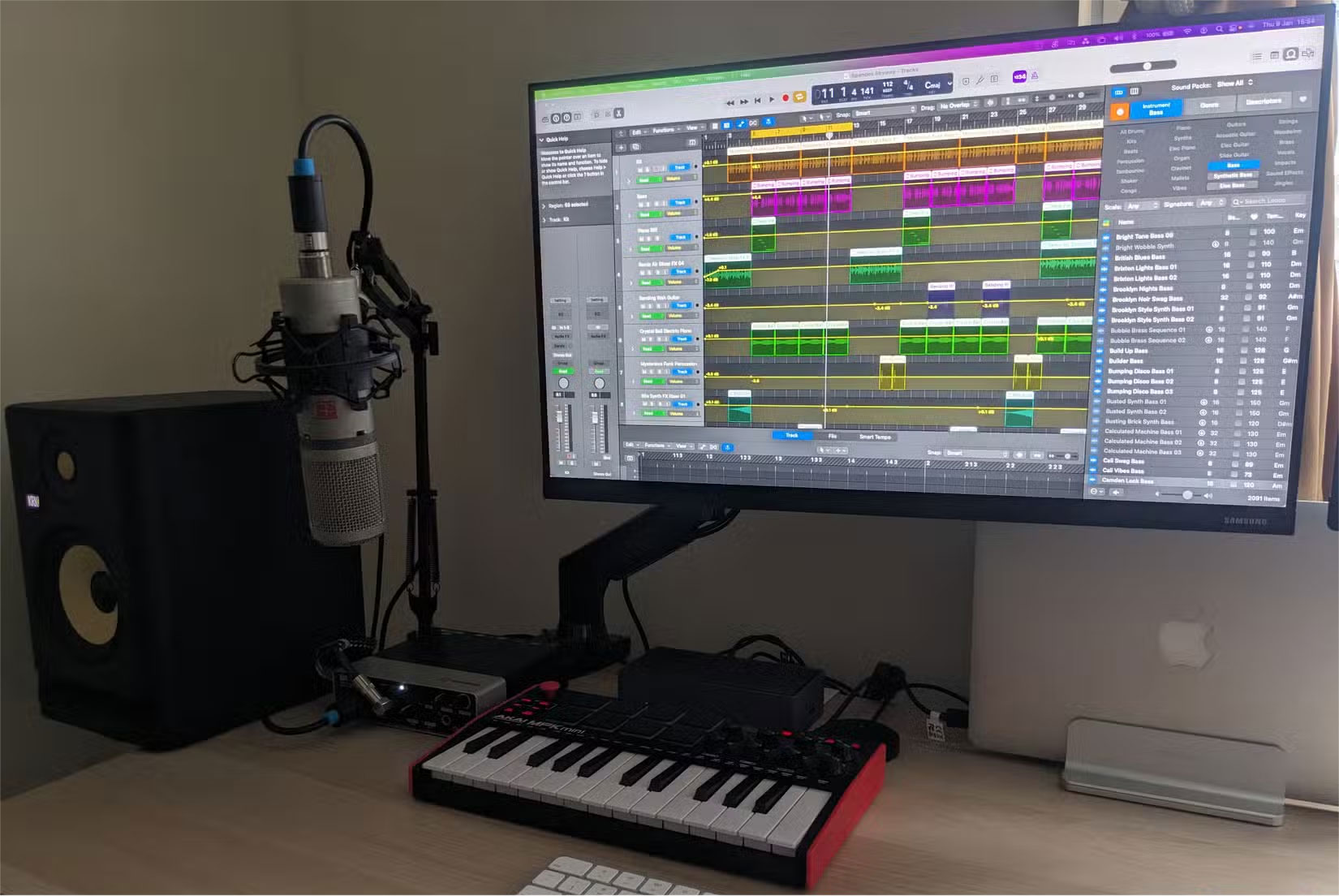 Một sáng tác âm nhạc trong Logic Pro trên DAW.
