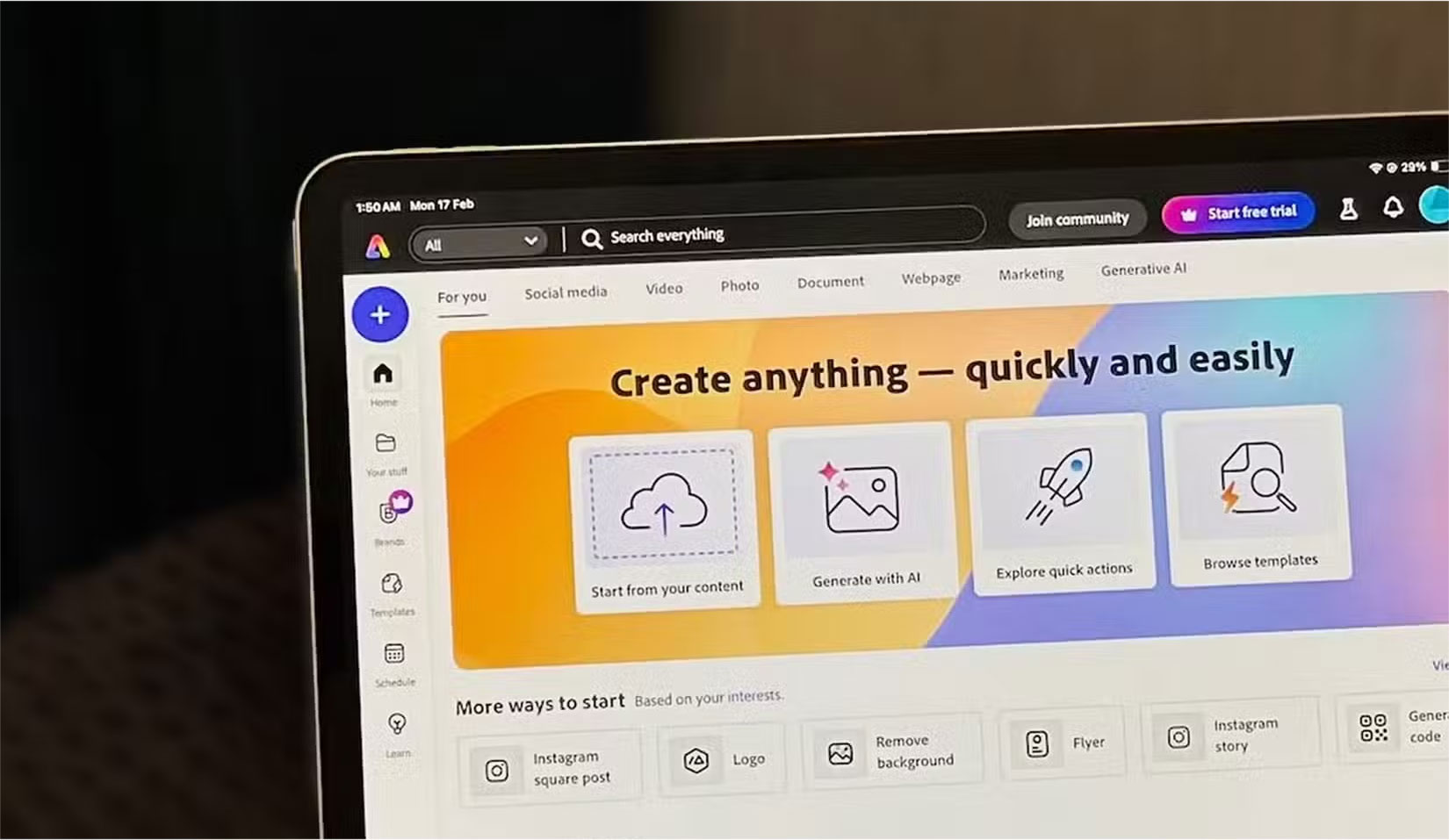 Adobe Express mở trên iPad
