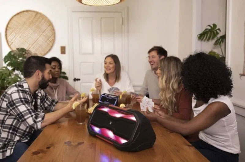Hai loa Bluetooth Altec Lansing RockBox Xl được ghép nối với nhau